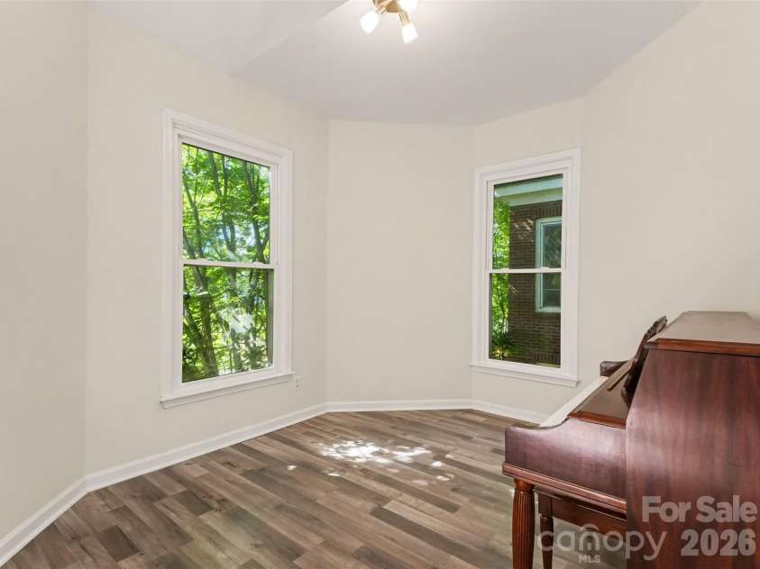 306 Cedar Street, Charlotte, NC 28202.  MLS# CAR4373227, YatesRealty ID 15776. 