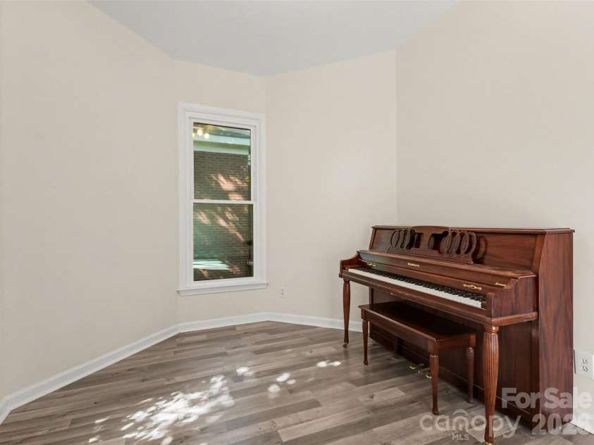 306 Cedar Street, Charlotte, NC 28202.  MLS# CAR4373227, YatesRealty ID 15776. 