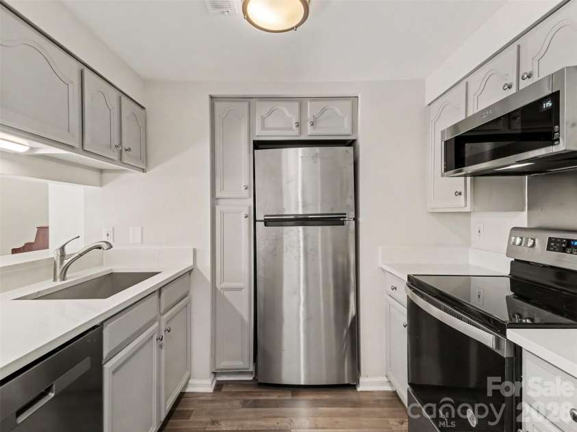 306 Cedar Street, Charlotte, NC 28202.  MLS# CAR4373227, YatesRealty ID 15776. 