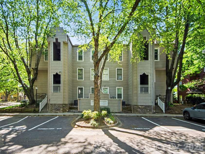 306 Cedar Street, Charlotte, NC 28202.  MLS# CAR4373227, YatesRealty ID 15776. 