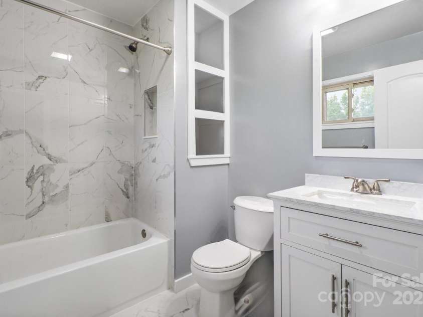 806 Central Avenue, Locust, NC 28097.  MLS# CAR4259059, YatesRealty ID 15776. 2nd Primary En Suite Bath