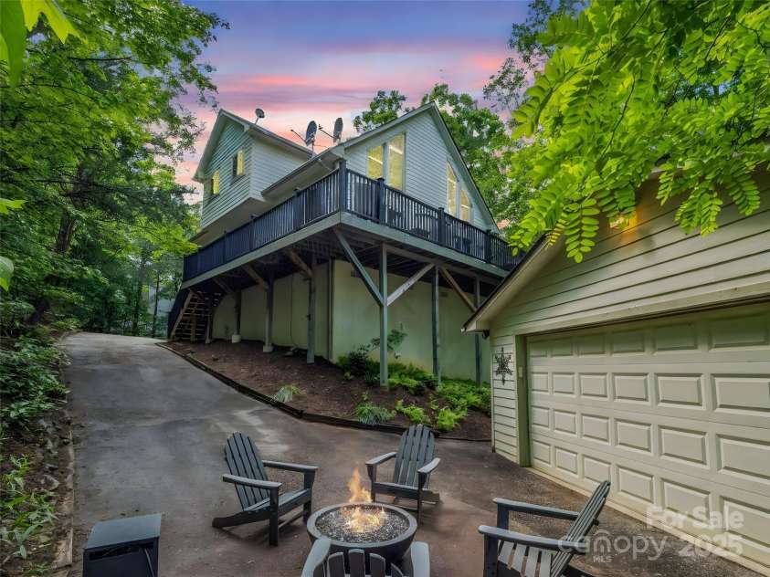 123 Hummingbird Court, Lake Lure, NC 28746.  MLS# CAR4256540, YatesRealty ID 15778. 