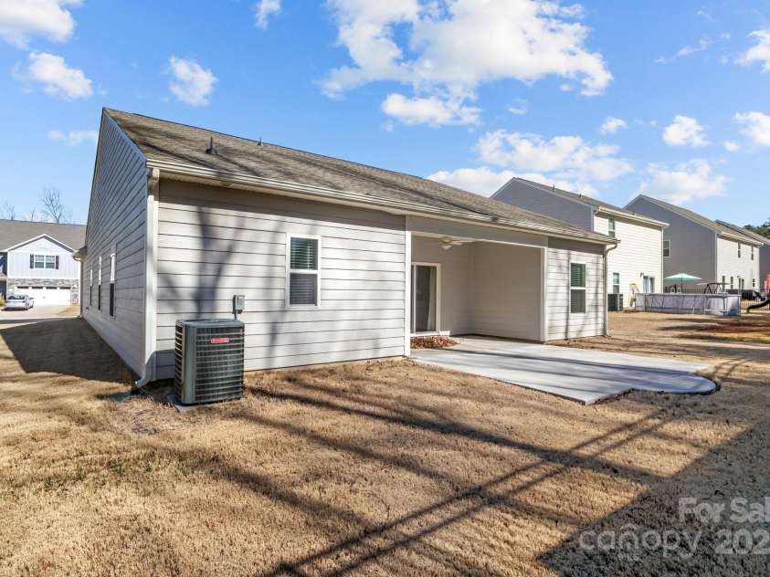 127 Tradesmen Trail, Troutman, NC 28166.  MLS# CAR4223474, YatesRealty ID 15779. The backyard offers a private outdoor space, perfect for relaxation or entertaining. The well-maintained lawn provides ample room for various outdoor activities.