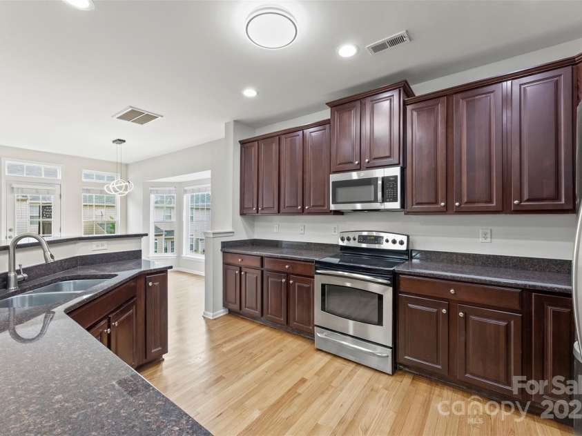 2151 Belle Vernon Avenue, Charlotte, NC 28210.  MLS# CAR4251955, YatesRealty ID 15781. Kitchen
