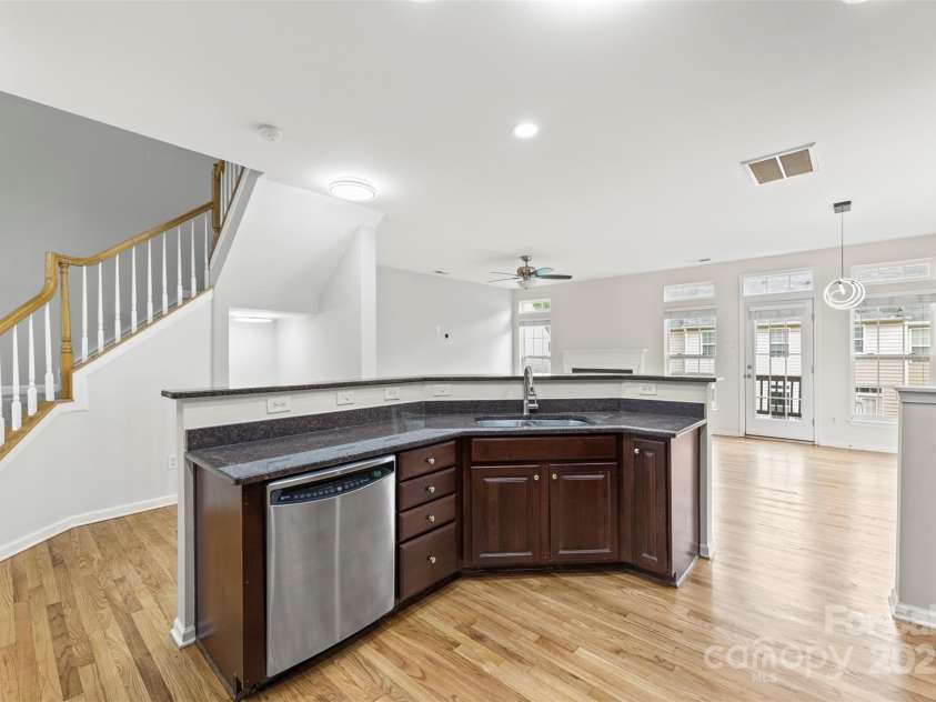 2151 Belle Vernon Avenue, Charlotte, NC 28210.  MLS# CAR4251955, YatesRealty ID 15781. Kitchen