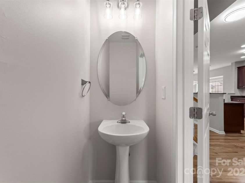 2151 Belle Vernon Avenue, Charlotte, NC 28210.  MLS# CAR4251955, YatesRealty ID 15781. Powder room