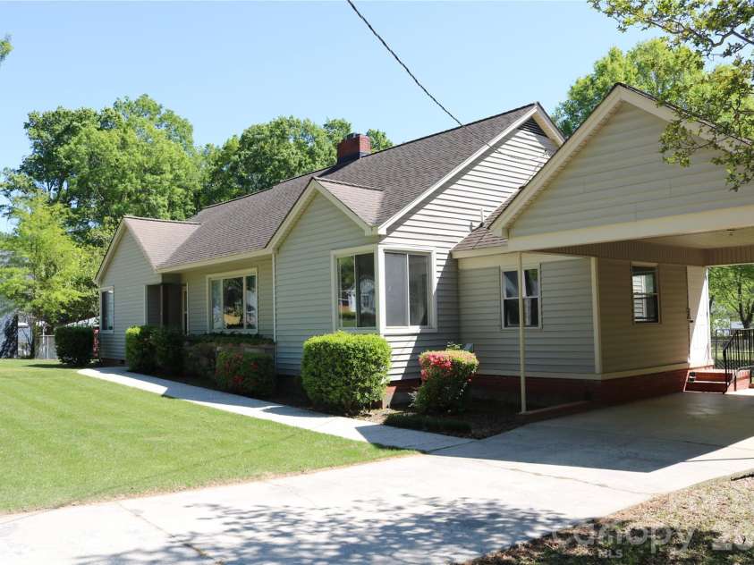 415 Magnolia Drive, Monroe, NC 28112.  MLS# CAR4324783, YatesRealty ID 15781. 