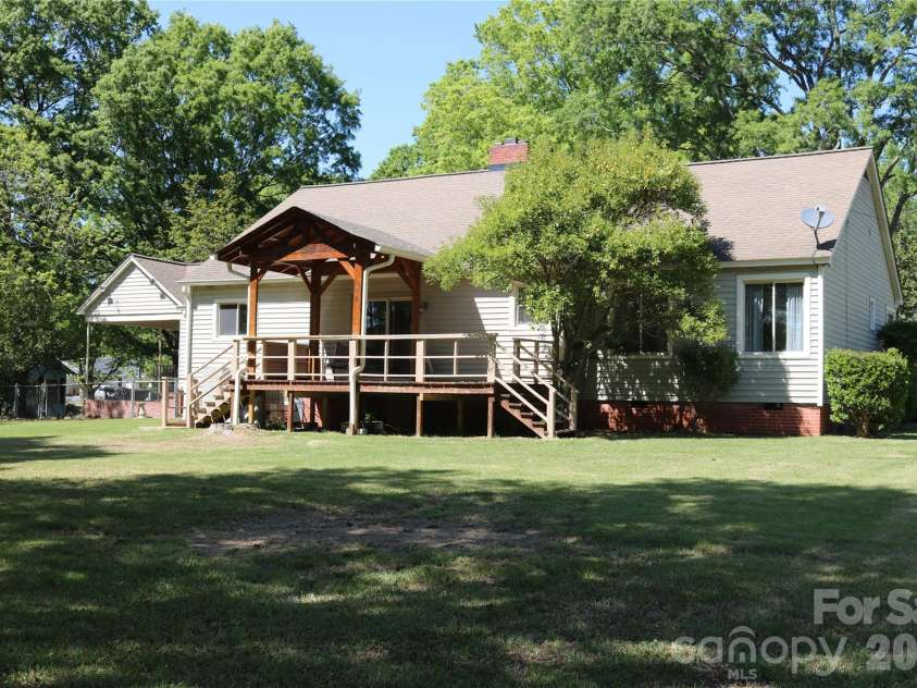 415 Magnolia Drive, Monroe, NC 28112.  MLS# CAR4324783, YatesRealty ID 15781. 