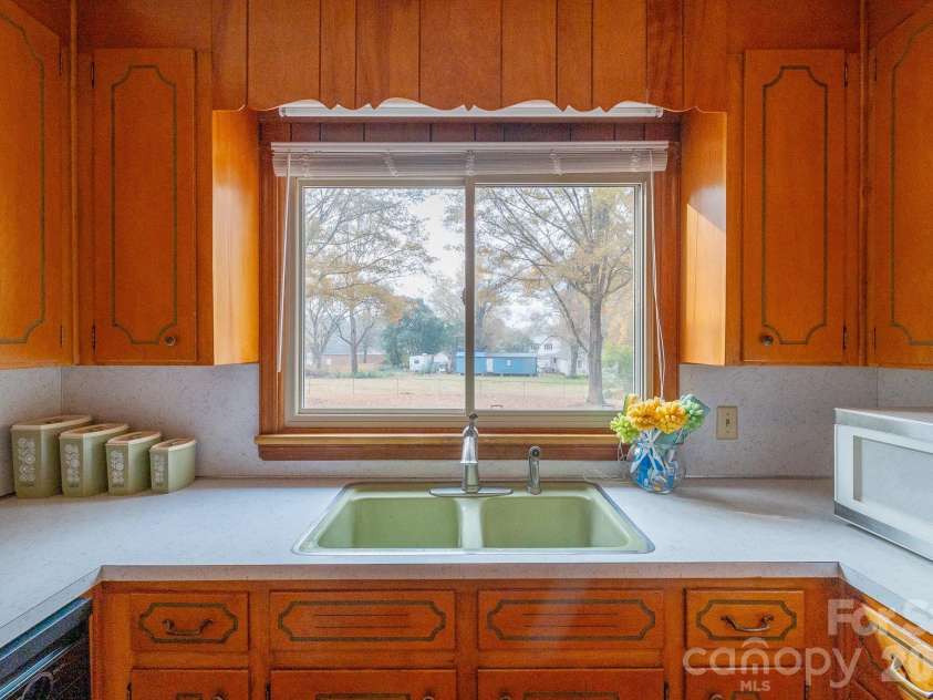 415 Magnolia Drive, Monroe, NC 28112.  MLS# CAR4324783, YatesRealty ID 15781. 