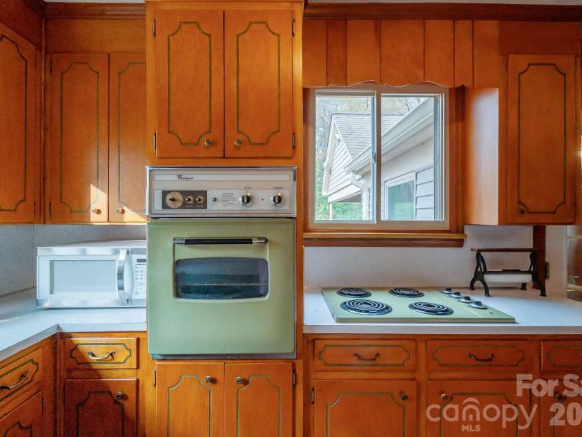 415 Magnolia Drive, Monroe, NC 28112.  MLS# CAR4324783, YatesRealty ID 15781. 