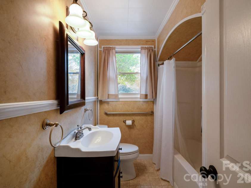 415 Magnolia Drive, Monroe, NC 28112.  MLS# CAR4324783, YatesRealty ID 15781. 