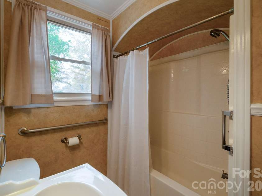 415 Magnolia Drive, Monroe, NC 28112.  MLS# CAR4324783, YatesRealty ID 15781. 