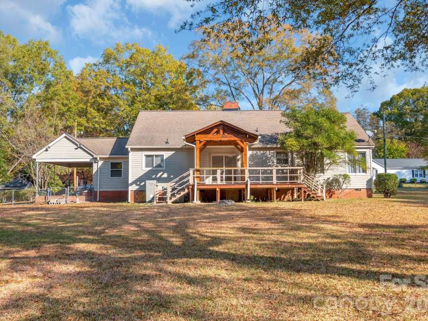 415 Magnolia Drive, Monroe, NC 28112.  MLS# CAR4324783, YatesRealty ID 15781. 
