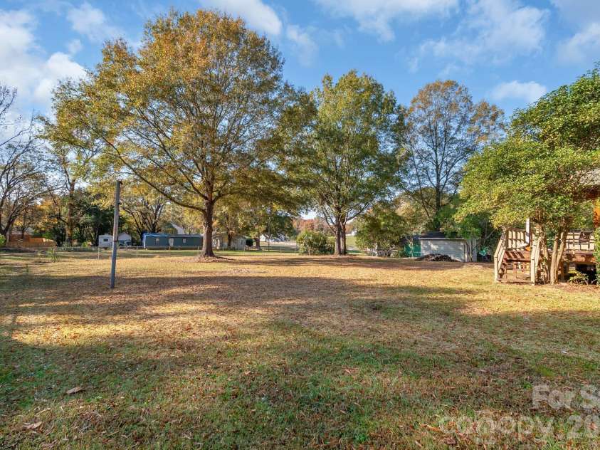 415 Magnolia Drive, Monroe, NC 28112.  MLS# CAR4324783, YatesRealty ID 15781. 