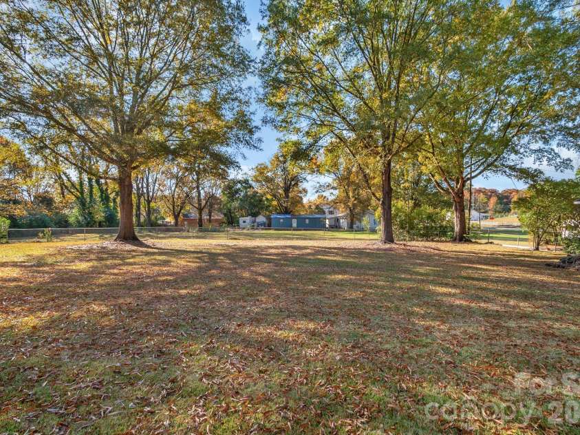 415 Magnolia Drive, Monroe, NC 28112.  MLS# CAR4324783, YatesRealty ID 15781. 