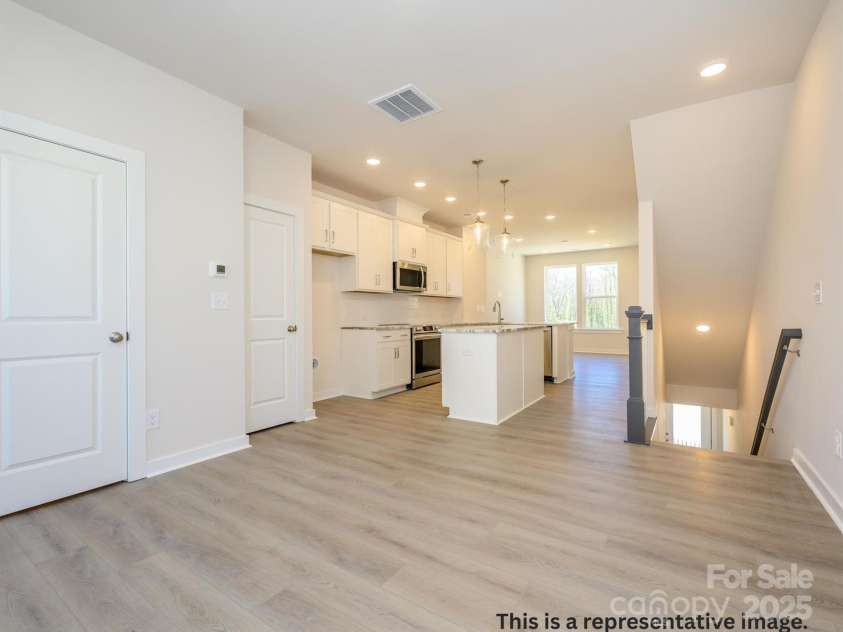 1116 Bismuth Lane, Charlotte, NC 28211.  MLS# CAR4253697, YatesRealty ID 15782. 