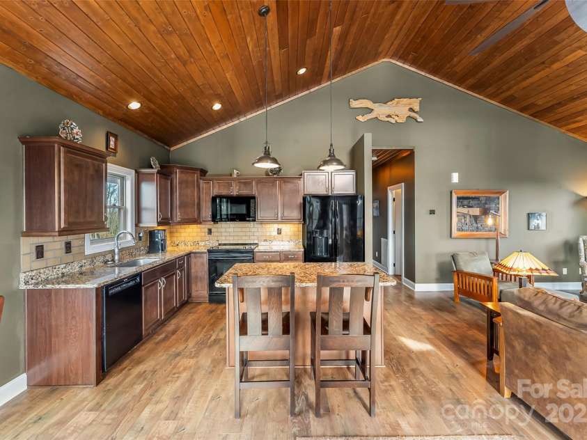 138 Appalachian Village Road, Asheville, NC 28804.  MLS# CAR4238974, YatesRealty ID 15784. 