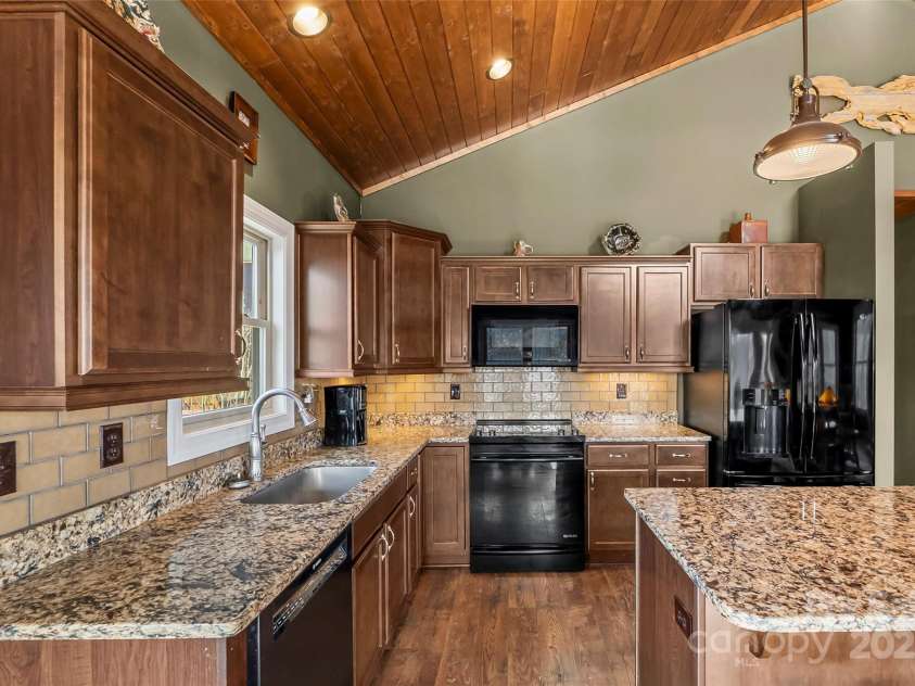 138 Appalachian Village Road, Asheville, NC 28804.  MLS# CAR4238974, YatesRealty ID 15784. 