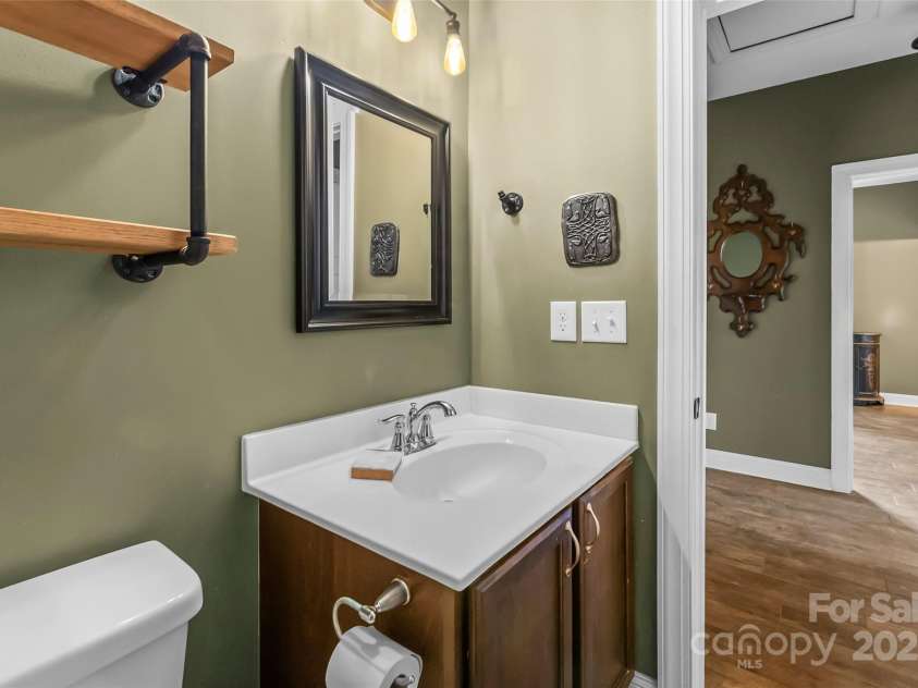 138 Appalachian Village Road, Asheville, NC 28804.  MLS# CAR4238974, YatesRealty ID 15784. Full Bathroom