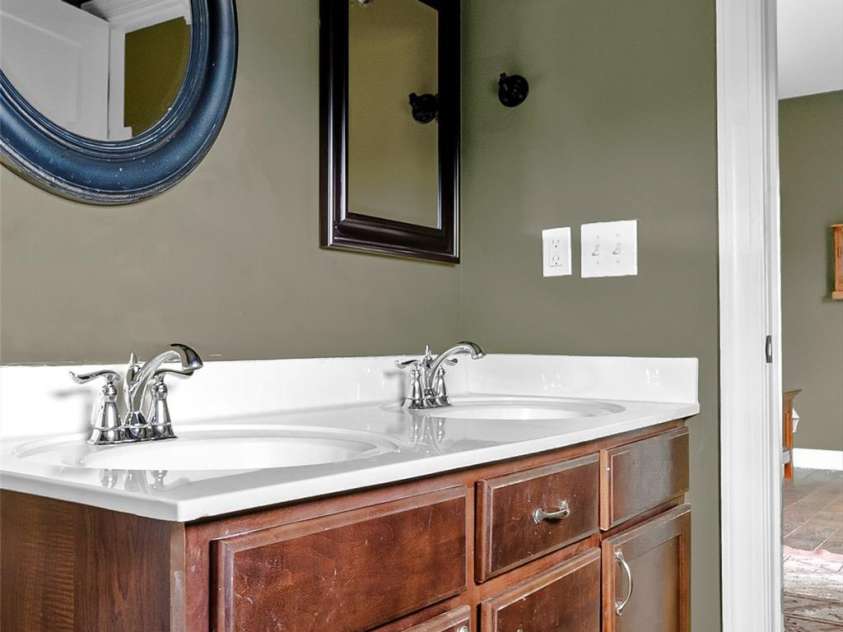 138 Appalachian Village Road, Asheville, NC 28804.  MLS# CAR4238974, YatesRealty ID 15784. Primary Bathroom