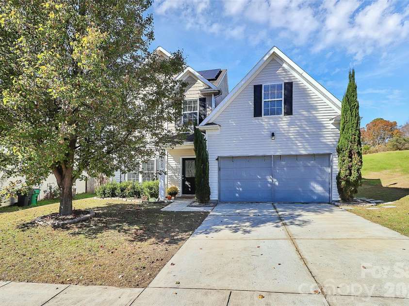 7923 Mossycup Drive, Charlotte, NC 28215.  MLS# CAR4373937, YatesRealty ID 15784. 