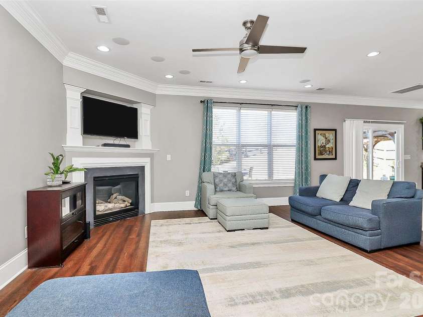 7923 Mossycup Drive, Charlotte, NC 28215.  MLS# CAR4373937, YatesRealty ID 15784. 