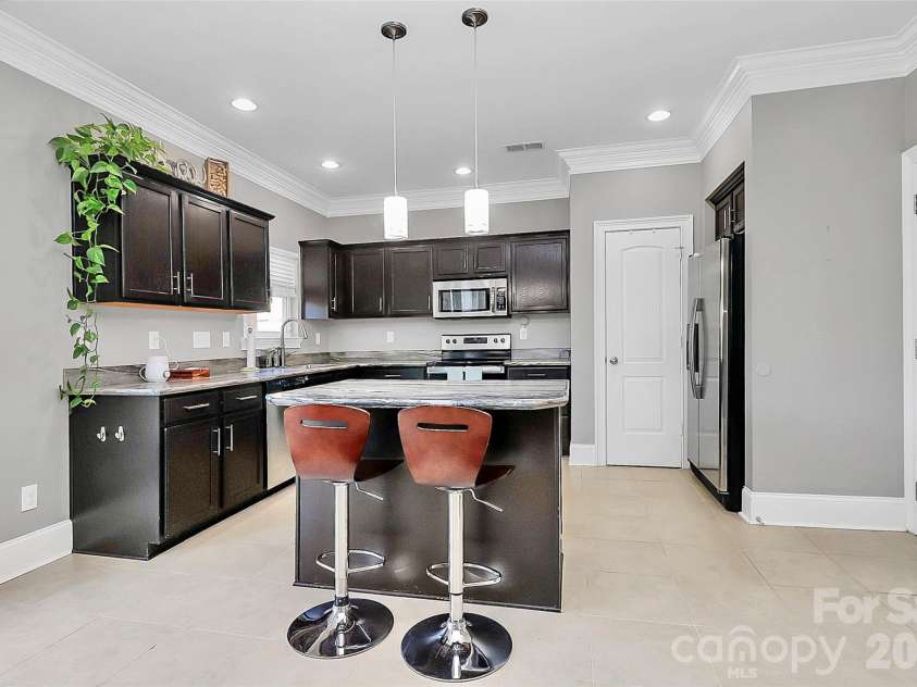 7923 Mossycup Drive, Charlotte, NC 28215.  MLS# CAR4373937, YatesRealty ID 15784. 