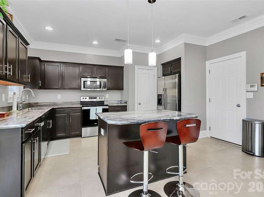 7923 Mossycup Drive, Charlotte, NC 28215.  MLS# CAR4373937, YatesRealty ID 15784. 