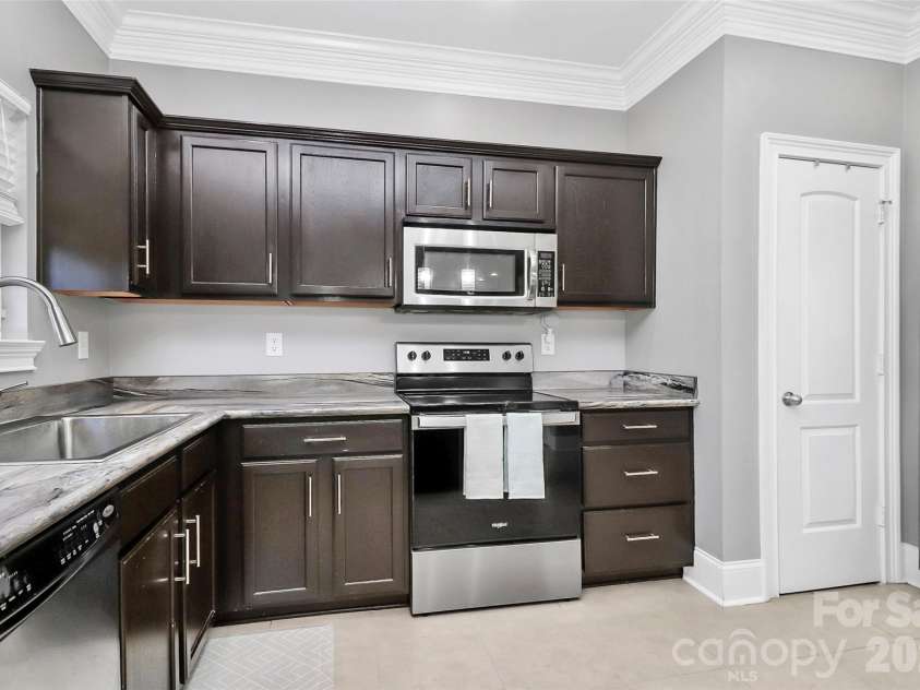 7923 Mossycup Drive, Charlotte, NC 28215.  MLS# CAR4373937, YatesRealty ID 15784. 