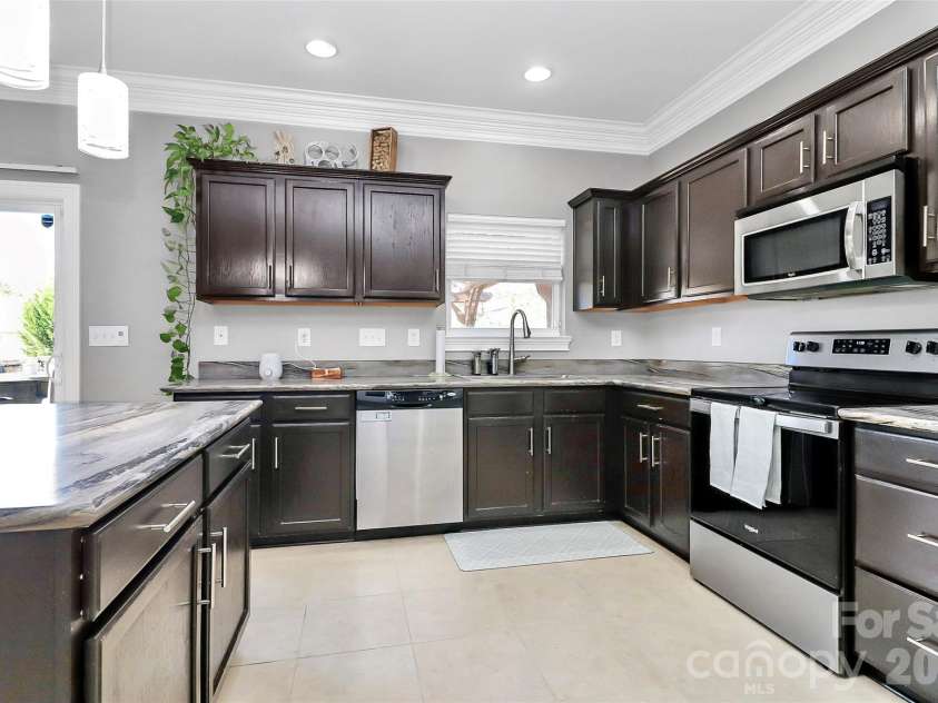 7923 Mossycup Drive, Charlotte, NC 28215.  MLS# CAR4373937, YatesRealty ID 15784. 