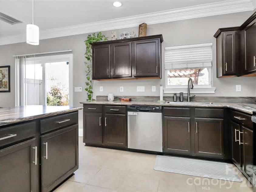 7923 Mossycup Drive, Charlotte, NC 28215.  MLS# CAR4373937, YatesRealty ID 15784. 