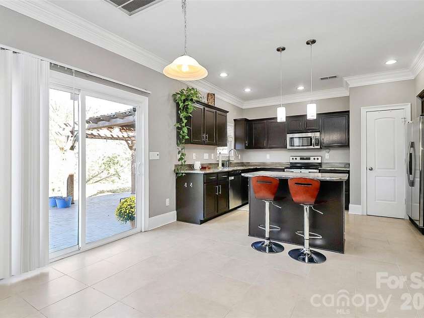 7923 Mossycup Drive, Charlotte, NC 28215.  MLS# CAR4373937, YatesRealty ID 15784. 