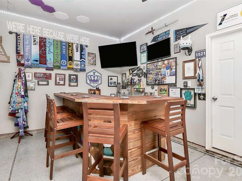 7923 Mossycup Drive, Charlotte, NC 28215.  MLS# CAR4373937, YatesRealty ID 15784. 