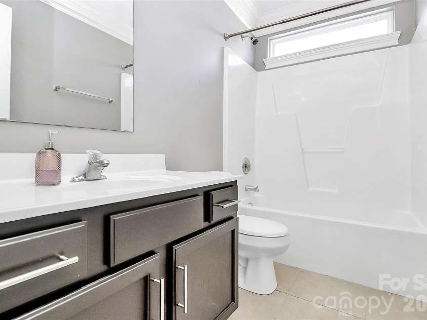 7923 Mossycup Drive, Charlotte, NC 28215.  MLS# CAR4373937, YatesRealty ID 15784. 