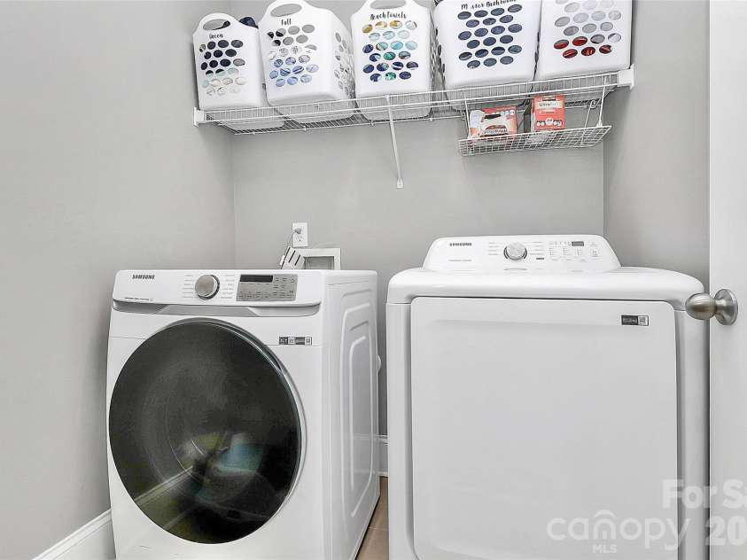 7923 Mossycup Drive, Charlotte, NC 28215.  MLS# CAR4373937, YatesRealty ID 15784. 