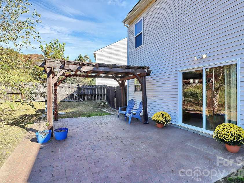 7923 Mossycup Drive, Charlotte, NC 28215.  MLS# CAR4373937, YatesRealty ID 15784. 