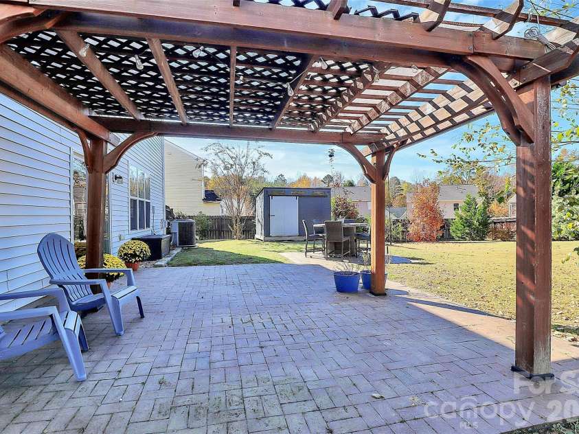 7923 Mossycup Drive, Charlotte, NC 28215.  MLS# CAR4373937, YatesRealty ID 15784. 