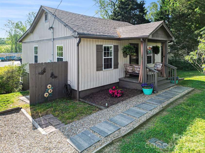 118 Thomas Fite Street, Belmont, NC 28012.  MLS# CAR4369167, YatesRealty ID 15785. 