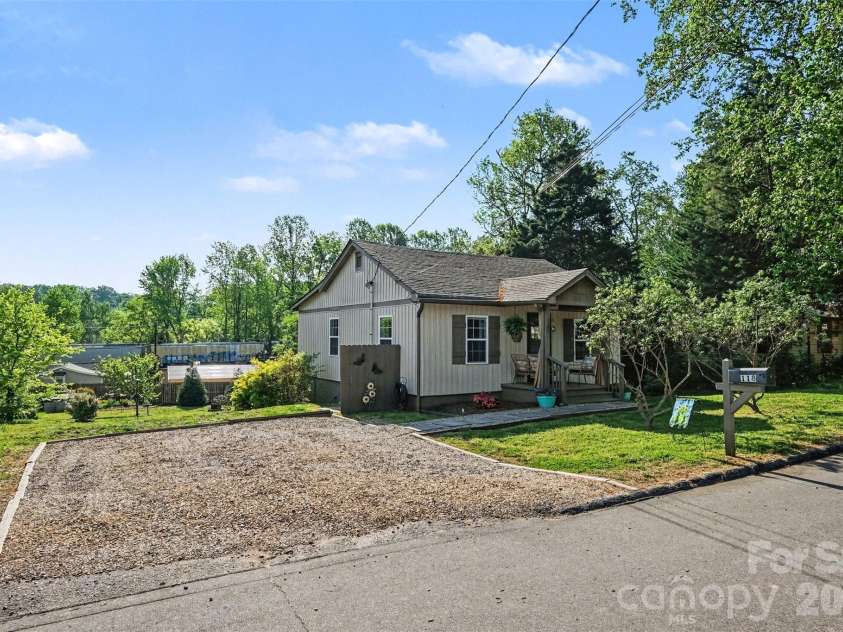 118 Thomas Fite Street, Belmont, NC 28012.  MLS# CAR4369167, YatesRealty ID 15785. 