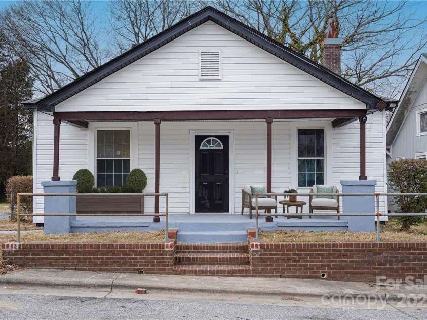 720 Holmes Street, Salisbury, NC 28144.  MLS# CAR4224599, YatesRealty ID 15785. 
