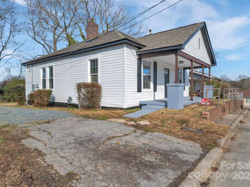 720 Holmes Street, Salisbury, NC 28144.  MLS# CAR4224599, YatesRealty ID 15785. 