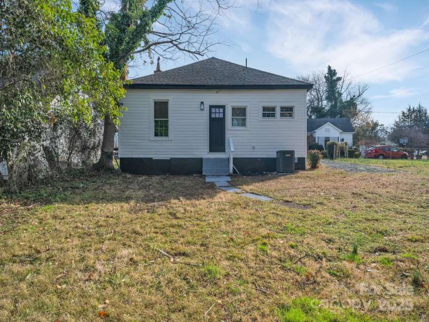 720 Holmes Street, Salisbury, NC 28144.  MLS# CAR4224599, YatesRealty ID 15785. 