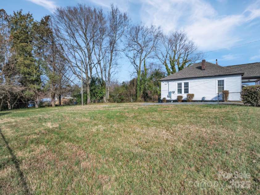 720 Holmes Street, Salisbury, NC 28144.  MLS# CAR4224599, YatesRealty ID 15785. 
