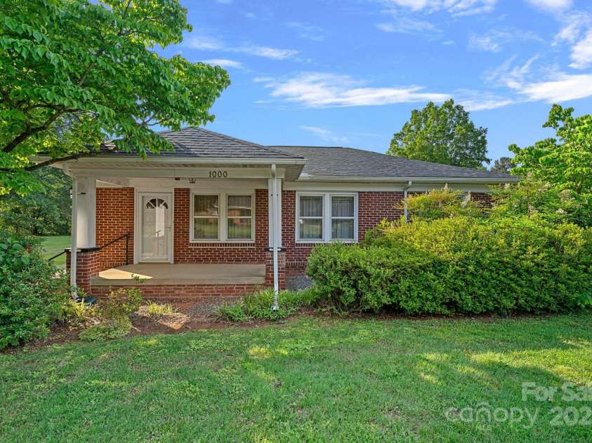 1000 Peachtree Road, Charlotte, NC 28216.  MLS# CAR4258796, YatesRealty ID 15787. 