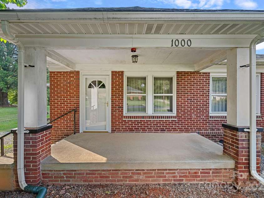 1000 Peachtree Road, Charlotte, NC 28216.  MLS# CAR4258796, YatesRealty ID 15787. 