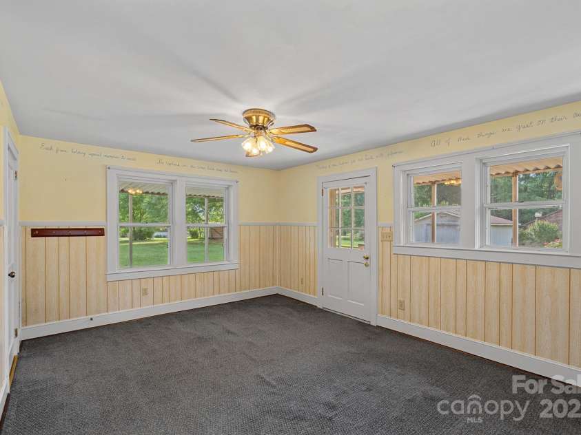 1000 Peachtree Road, Charlotte, NC 28216.  MLS# CAR4258796, YatesRealty ID 15787. 