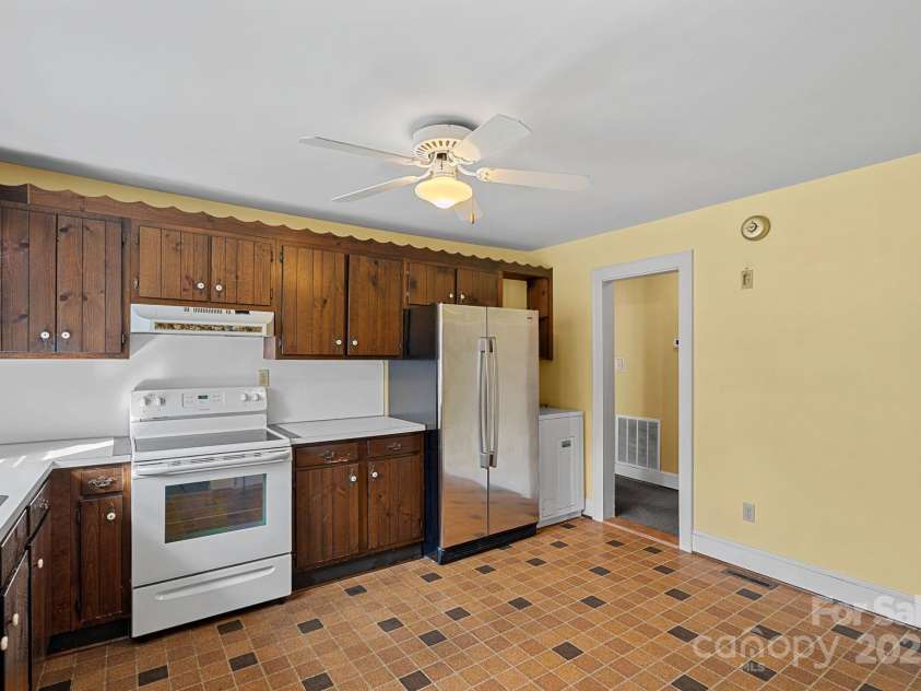 1000 Peachtree Road, Charlotte, NC 28216.  MLS# CAR4258796, YatesRealty ID 15787. 