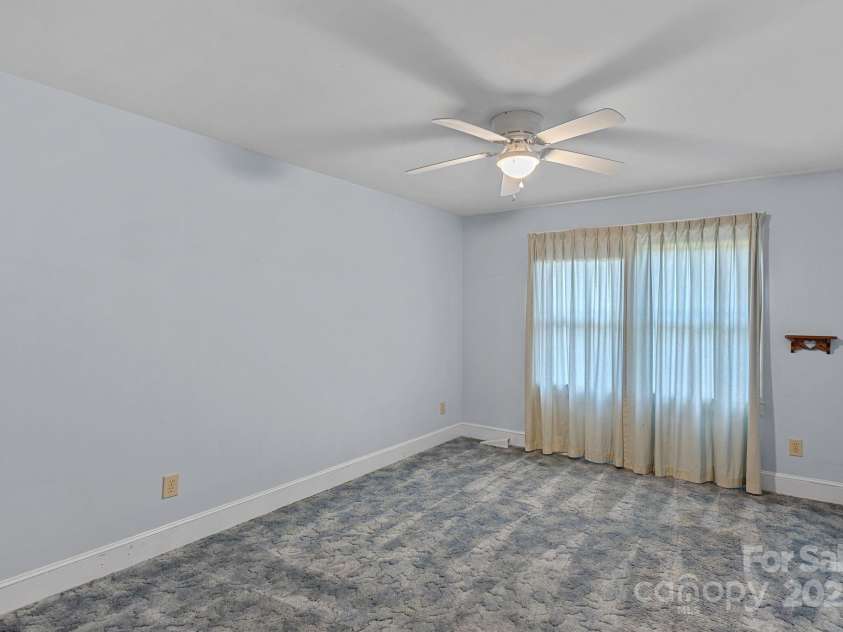 1000 Peachtree Road, Charlotte, NC 28216.  MLS# CAR4258796, YatesRealty ID 15787. 