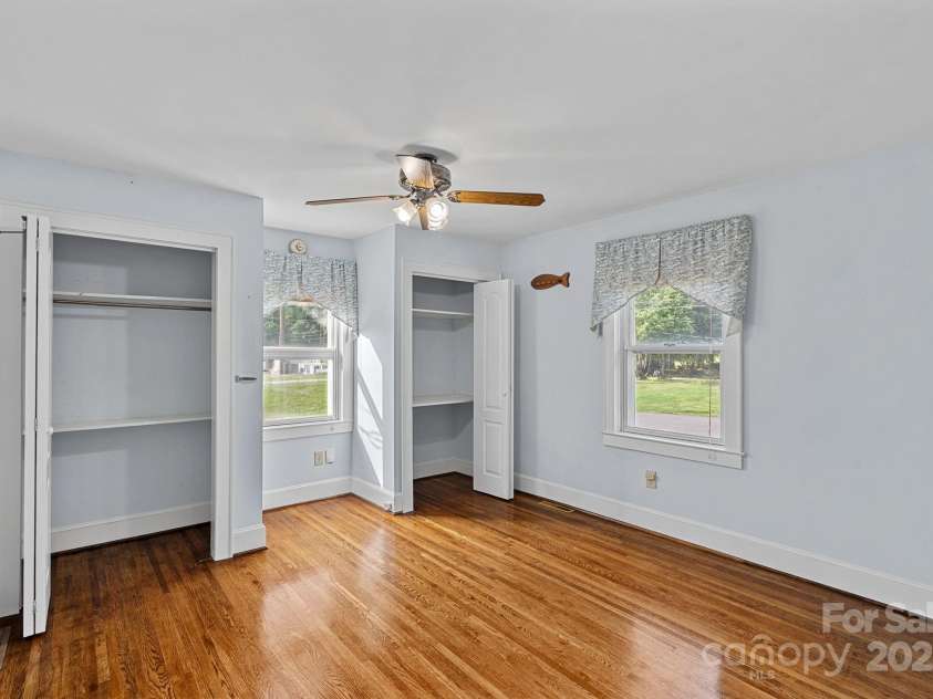 1000 Peachtree Road, Charlotte, NC 28216.  MLS# CAR4258796, YatesRealty ID 15787. 