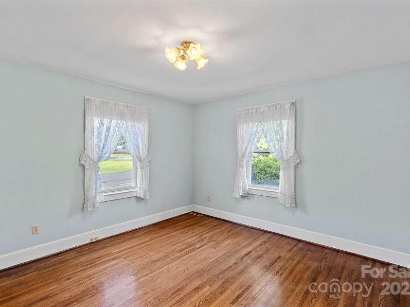 1000 Peachtree Road, Charlotte, NC 28216.  MLS# CAR4258796, YatesRealty ID 15787. 